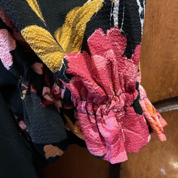 City Chic Floral Top Size AU 24 $17 🌺 - Picture 4 of 15